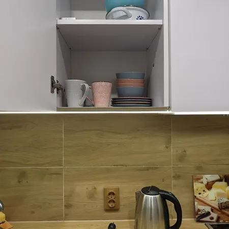 затишна близько залізничного вокзалу * Львів