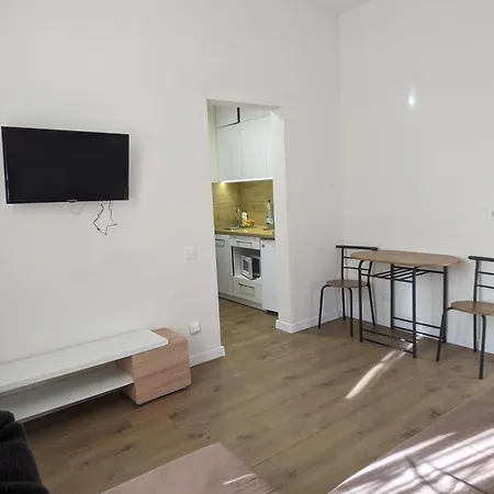 Апартаменти затишна близько залізничного вокзалу Львів