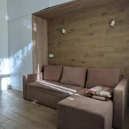 затишна близько залізничного вокзалу * Львів