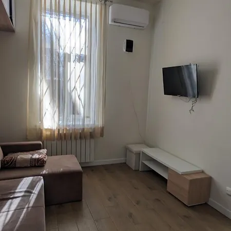 затишна близько залізничного вокзалу * Львів