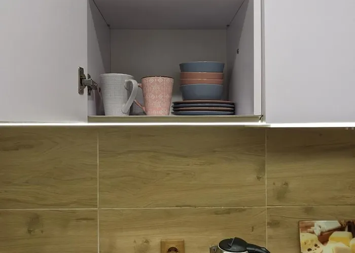 затишна близько залізничного вокзалу * Львів