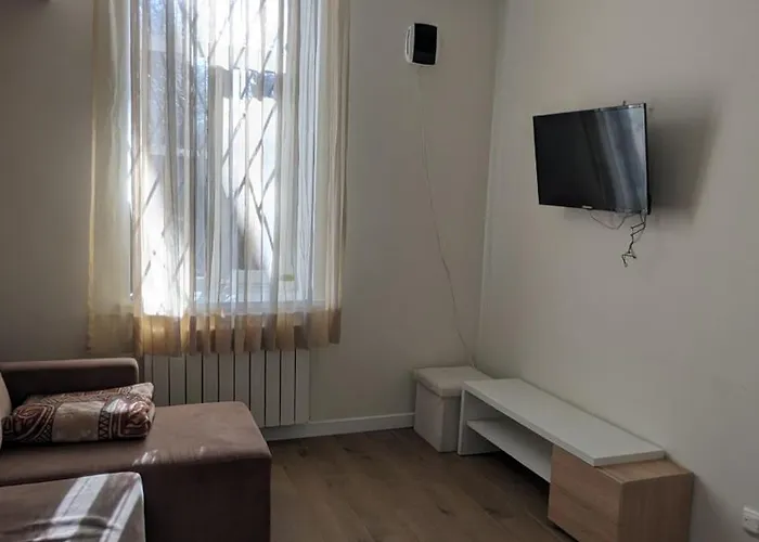 затишна близько залізничного вокзалу * Львів