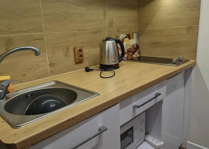 затишна близько залізничного вокзалу * Львів